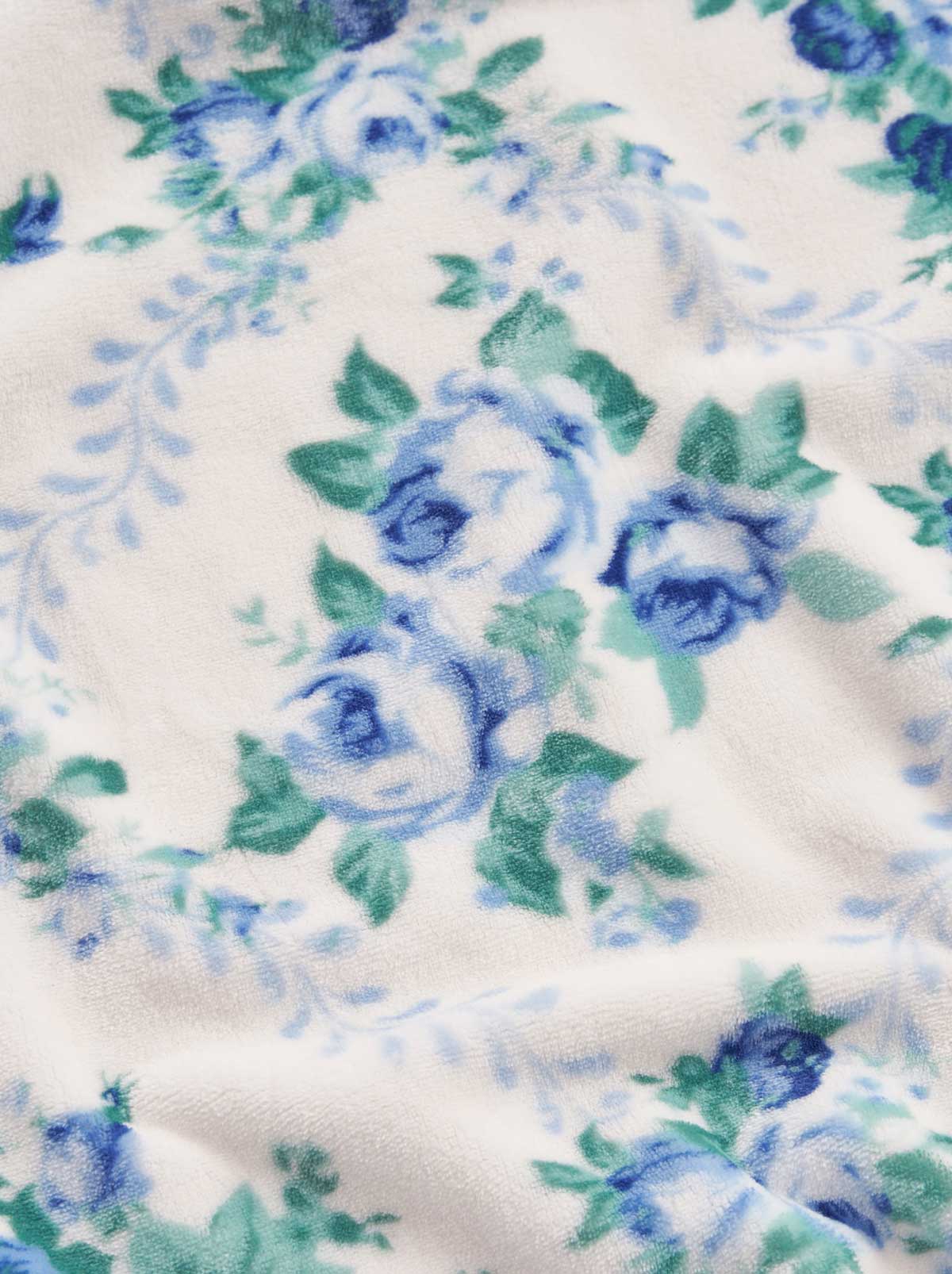 Braelyn Blue Roses Plush Throw Blanket - Image 3