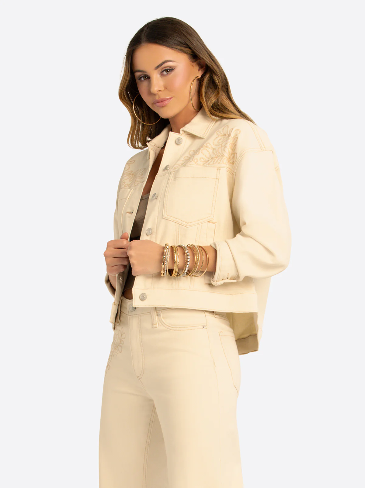 JS Jessica Simpson Pleat Back Denim Jacket in Undyed Natural - Image 3