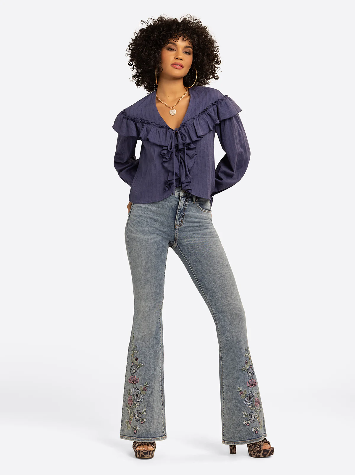 JS Jessica Simpson Hollywood High Rise Flare Jean in Boone - Image 4